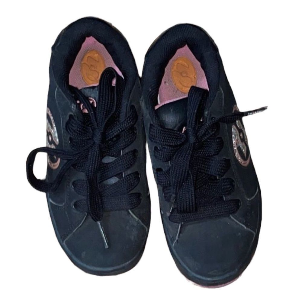 •HEELYS• black/pink HEELYS in size 4Youth